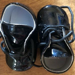 Infant boy dress shoes, with box.